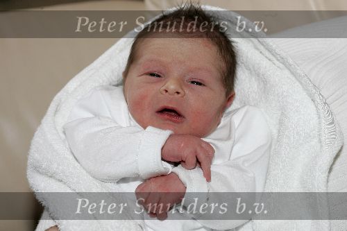 Fijnaart 7 maart 2005
Frans Bauer met zijn baby Frans Jr  Bauer.
peter Smulders bv