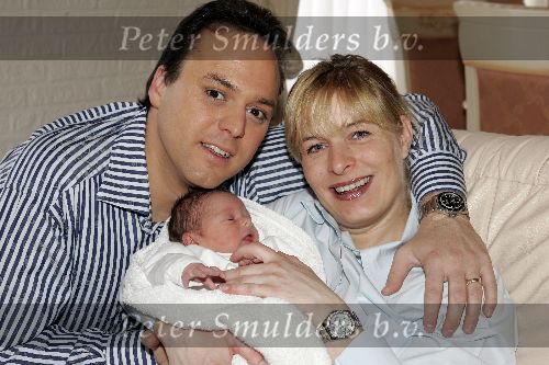 Fijnaart 7 maart 2005
Frans Bauer met zijn baby Frans Jr Mariska  Bauer.
peter Smulders bv