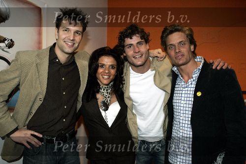 Hazerswoude rijndijk 17 maart 2005
Opening sportschool Leontien v Moorsel.
Leontien en Winston Post Bas Muijs en Kurt jan de Bruijn
Peter Smulders bv