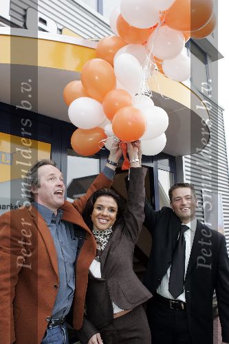 Hazerswoude rijndijk 17 maart 2005
Opening sportschool Leontien v Moorsel.
Joop Alberda Leontien en Michael Zijlaard
Peter Smulders