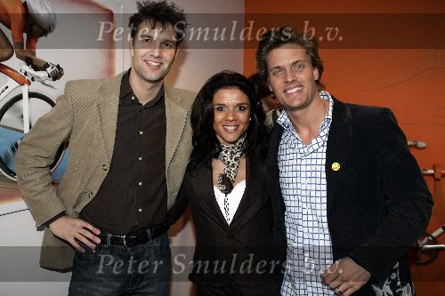Hazerswoude rijndijk 17 maart 2005
Opening sportschool Leontien v Moorsel.
Leontien en Winston Post Bas Muijs  
Peter Smulders bv