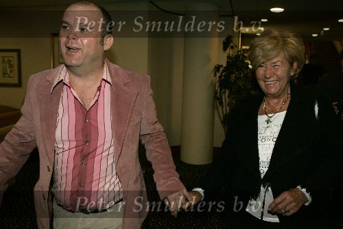 Amsterdam 13 maart 2005
Modeshow Paul Schulten in Okura. 
Paul de Leeuw met moeder
Peter Smulders bv