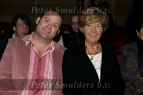 Amsterdam 13 maart 2005
Modeshow Paul Schulten in Okura. 
Paul de Leeuw met zijn moeder
Peter Smulders bv