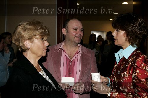Amsterdam 13 maart 2005
Modeshow Paul Schulten in Okura. 
Paul de Leeuw met zijn moeder en Coco de Meyere
Peter Smulders bv