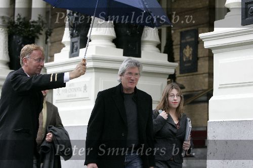 Amsterdam  11 maart 2005
 Richard Gere  verlaat Amstel hotel onder paraplu
Peter Smulders bv