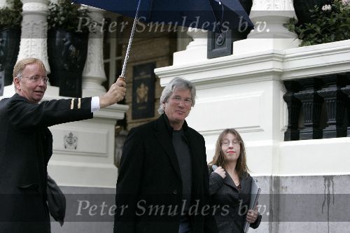 Amsterdam  11 maart 2005
 Richard Gere  verlaat Amstel hotel onder paraplu
Peter Smulders bv