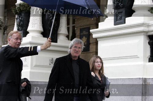 Amsterdam  11 maart 2005
 Richard Gere  verlaat Amstel hotel onder paraplu
Peter Smulders bv