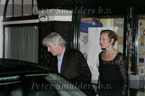 Amsterdam 12 maart 2005
Richard Gere verlaat het huis van Christa Meindersma na diner bij haar thuis.
Peter Smulders bv