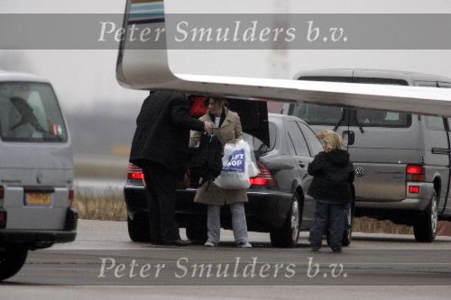 Schiphol oost 12 maart 2005
Sandra Bullock vertrekt met prive jet naar de USA
Peter Smulders bv