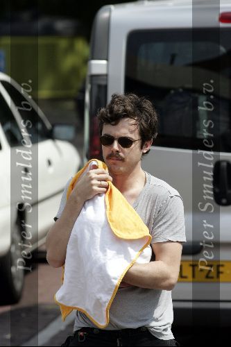 Ede 7 juni 2004
Casey Affleck  met zijn pas geboren kind en zijn vrouw Summer Phoenix
Peter Smulders bv