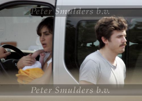 Ede 7 juni 2004
Casey Affleck  met zijn pas geboren kind en zijn vrouw Summer Phoenix
Peter Smulders bv