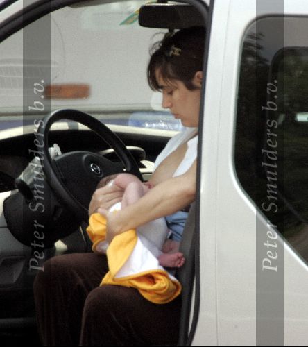 Ede 7 juni 2004
Casey Affleck  met zijn pas geboren kind en zijn vrouw Summer Phoenix
Peter Smulders bv