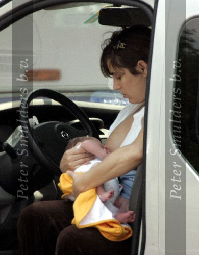 Ede 7 juni 2004
Casey Affleck  met zijn pas geboren kind en zijn vrouw Summer Phoenix
Peter Smulders bv