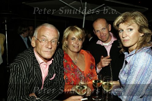 Amsterdam 24 mei 2005
Presentatie tijdschrift in magazine bij College Hotel.
Adri Strating met vriendin met dochter Ingrid (rechts)
Peter Smulders bv