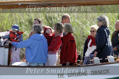 Muiden 22 mei 2005
Koningin Beatrix varen met groene draeck.
Prins Constantijn met Prinses Laurentien en Claus Cazimir en Eloise.
Peter Smulders bv