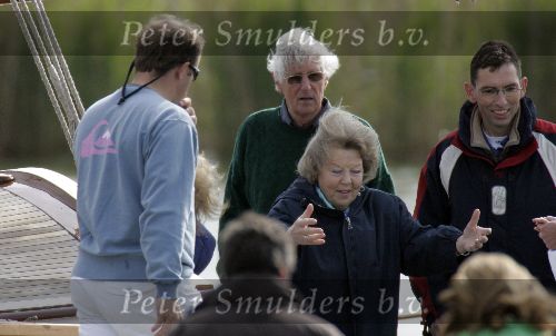 Muiden 15 mei 2005
Koningin Beatrix voor eerste keer dit jaar varen met de groene draeck.
Peter Smulders bv