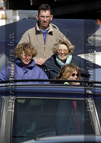 Muiden 15 mei 2005
Koningin Beatrix voor eerste keer dit jaar varen met de groene draeck.
Peter Smulders bv