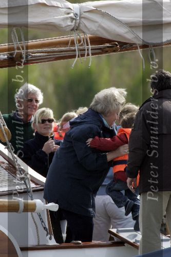 Muiden 15 mei 2005
Koningin Beatrix voor eerste keer dit jaar varen met de groene draeck.
Peter Smulders bv
