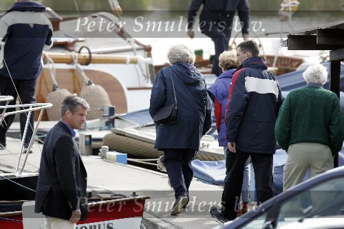 Muiden 15 mei 2005
Koningin Beatrix voor eerste keer dit jaar varen met de groene draeck.
Peter Smulders bv