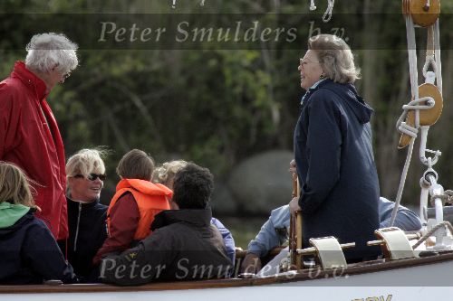 Muiden 15 mei 2005
Koningin Beatrix voor eerste keer dit jaar varen met de groene draeck.
Peter Smulders bv