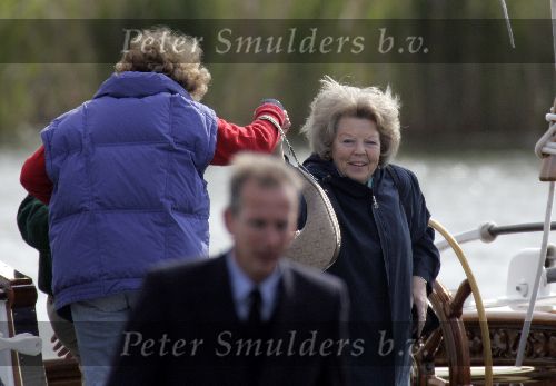 Muiden 15 mei 2005
Koningin Beatrix voor eerste keer dit jaar varen met de groene draeck.
Peter Smulders bv