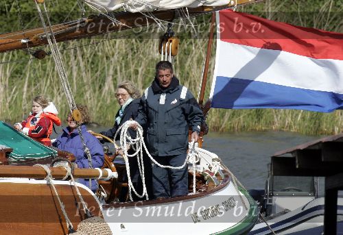 Muiden 15 mei 2005
Koningin Beatrix voor eerste keer dit jaar varen met de groene draeck.
Peter Smulders bv