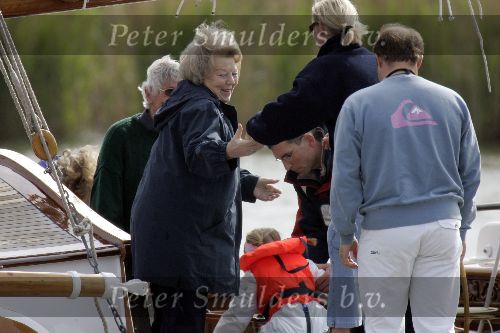 Muiden 15 mei 2005
Koningin Beatrix voor eerste keer dit jaar varen met de groene draeck.
Peter Smulders bv