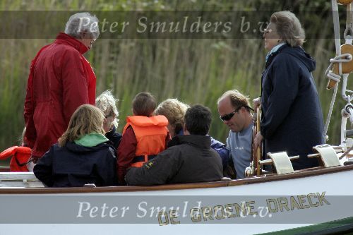 Muiden 15 mei 2005
Koningin Beatrix voor eerste keer dit jaar varen met de groene draeck.
Peter Smulders bv