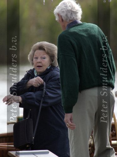 Muiden 15 mei 2005
Koningin Beatrix voor eerste keer dit jaar varen met de groene draeck.
Peter Smulders bv
