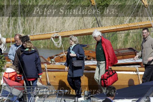 Muiden 15 mei 2005
Koningin Beatrix voor eerste keer dit jaar varen met de groene draeck.
Peter Smulders bv