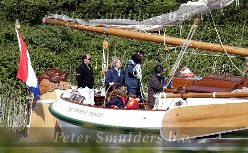 Muiden 15 mei 2005
Koningin Beatrix voor eerste keer dit jaar varen met de groene draeck.
Peter Smulders bv