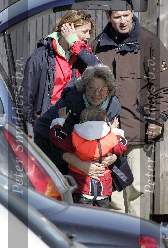 Muiden 15 mei 2005
Koningin Beatrix voor eerste keer dit jaar varen met de groene draeck.
Peter Smulders bv
