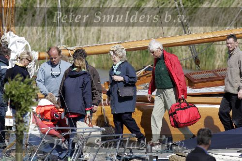 Muiden 15 mei 2005
Koningin Beatrix voor eerste keer dit jaar varen met de groene draeck.
Peter Smulders bv