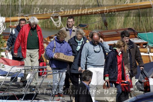 Muiden 15 mei 2005
Koningin Beatrix voor eerste keer dit jaar varen met de groene draeck.
Peter Smulders bv