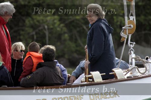Muiden 15 mei 2005
Koningin Beatrix voor eerste keer dit jaar varen met de groene draeck.
Peter Smulders bv