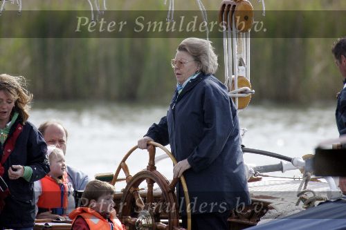 Muiden 15 mei 2005
Koningin Beatrix voor eerste keer dit jaar varen met de groene draeck.
Peter Smulders bv