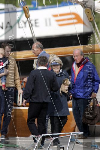Muiden 22 mei 2005
Koningin Beatrix varen met de groene draeck samen met Prins Constantijn Prinses Laurentien en Eloise en Claus Cazimir.
Peter Smulders bv