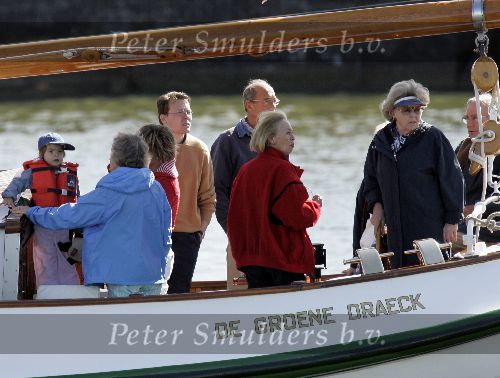 Muiden 22 mei 2005
Koningin Beatrix varen met groene draeck.
Prins Constantijn met Prinses Laurentien en Claus Cazimir en Eloise.
Peter Smulders bv