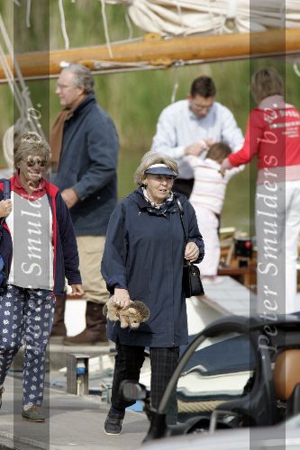 Muiden 22 mei 2005
Koningin Beatrix varen met de groene draeck samen met Prins Constantijn Prinses Laurentien en Eloise en Claus Cazimir.
Peter Smulders bv