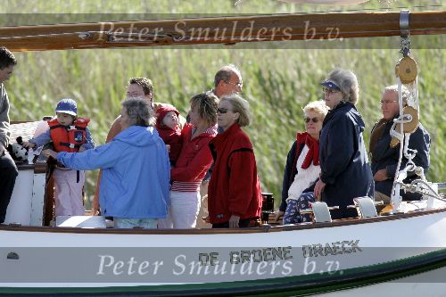 Muiden 22 mei 2005
Koningin Beatrix varen met groene draeck.
Prins Constantijn met Prinses Laurentien en Claus Cazimir en Eloise.
Peter Smulders bv
