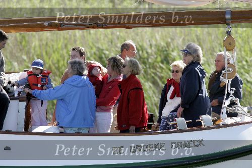 Muiden 22 mei 2005
Koningin Beatrix varen met groene draeck.
Prins Constantijn met Prinses Laurentien en Claus Cazimir en Eloise.
Peter Smulders bv