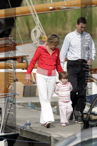 Muiden 22 mei 2005
Koningin Beatrix varen met de groene draeck samen met Prins Constantijn Prinses Laurentien en Eloise en Claus Cazimir.
Peter Smulders bv
