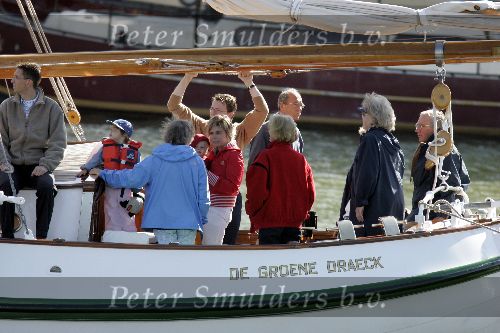 Muiden 22 mei 2005
Koningin Beatrix varen met groene draeck.
Prins Constantijn met Prinses Laurentien en Claus Cazimir en Eloise.
Peter Smulders bv
