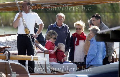 Muiden 22 mei 2005
Koningin Beatrix varen met groene draeck.
Prins Constantijn met Prinses Laurentien en Claus Cazimir en Eloise.
Peter Smulders bv