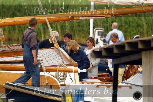 Muiden 17 juni 2002

Koningin Beatrix en Prins Willem Alexander en Maxima varen met de Groene Draeck.
Auto Prins Willem Alexander

Peter Smulders bv