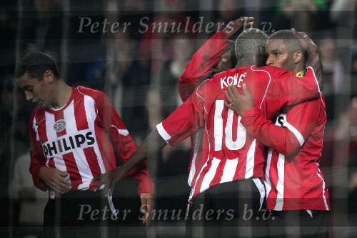 Eindhoven, 5 November 2005 
Kompetitiewedstrijd Seizoen 2005/2006 
PSV-Sparta eindstand 3-0
Arouna Kone feliciteert Jefferson Farafan met zijn doelpunt 1-0