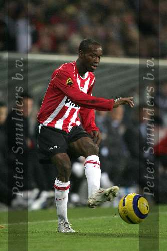 Eindhoven, 5 November 2005 
Kompetitiewedstrijd Seizoen 2005/2006 
PSV-Sparta eindstand 3-0
Damarcus Beasley met een voorzet
© Foto Bart Bel