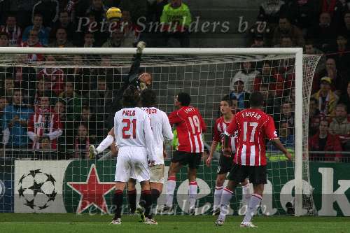 Eindhoven, 1 November 2005
PSV-AC Milaan, 4de wedstrijd  in de championsleague 
Eindstand 1-0
Doelman Gomes tikt de bal over het doel heen
© Foto Bart Bel
