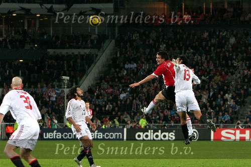 Eindhoven, 1 November 2005
PSV-AC Milaan, 4de wedstrijd  in de championsleague 
Eindstand 1-0
Jan Vennegoor of Hesselink wint het kopduel van Alessandro Nesta
© Foto Bart Bel