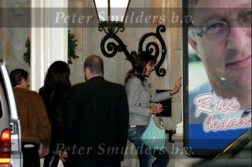 Amsterdam 1 november 2004
Mariska Hulscher en Irene v d Laar arriveren bij Hotel de Grand samen met Sting.